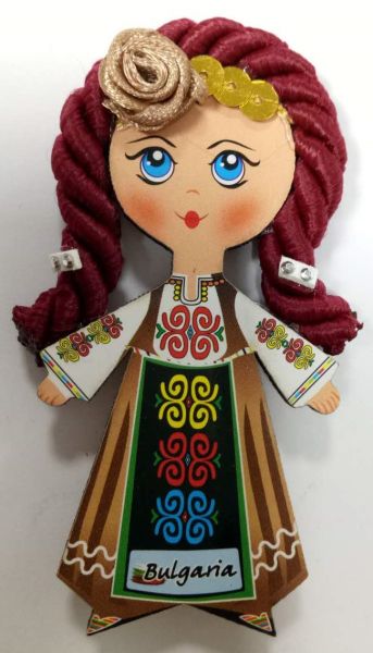 Магнит дървена кукла момиче