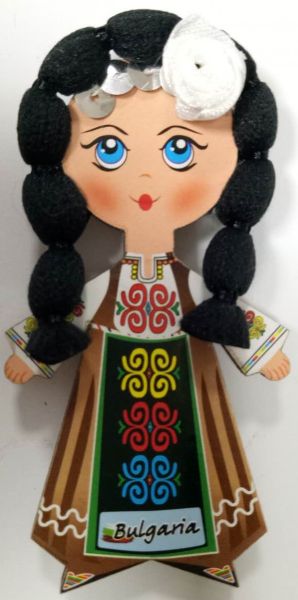Магнит дървена кукла момиче